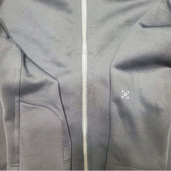 Men’s lululemon Hooded Waterproof Jacket - Picture 6 of 6